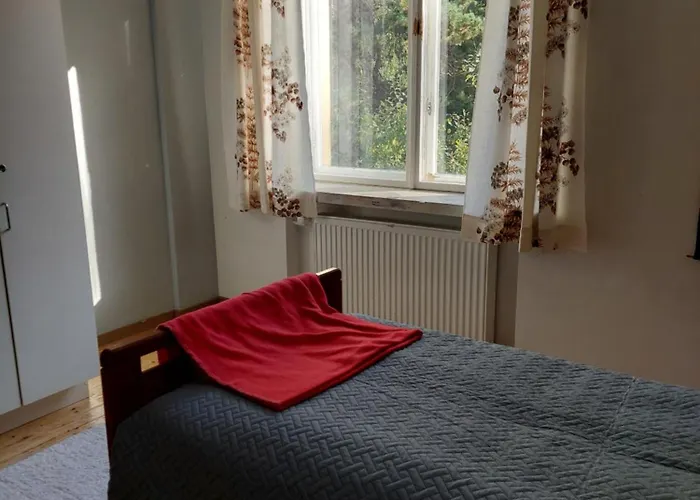 Majoitus Jaetuissa Huoneissa Sisaeltaeen Ruokailut Bed & Breakfast *